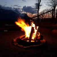 Feuer in Feuerschale (Foto: Andrea Ziegler)