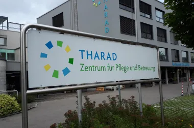 Tharad Schild (Foto: Andrea Ziegler)